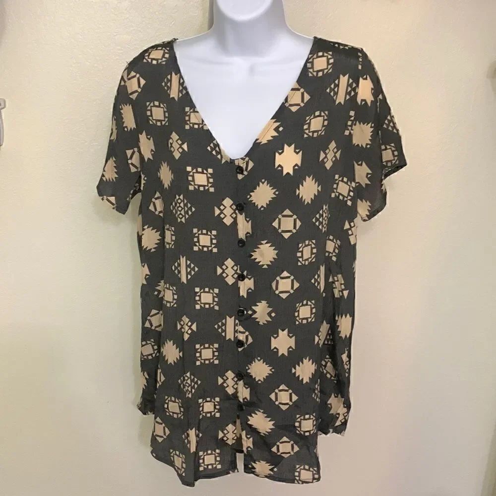 LULAROE, blouse, medium. Button down , rayon,viscose
